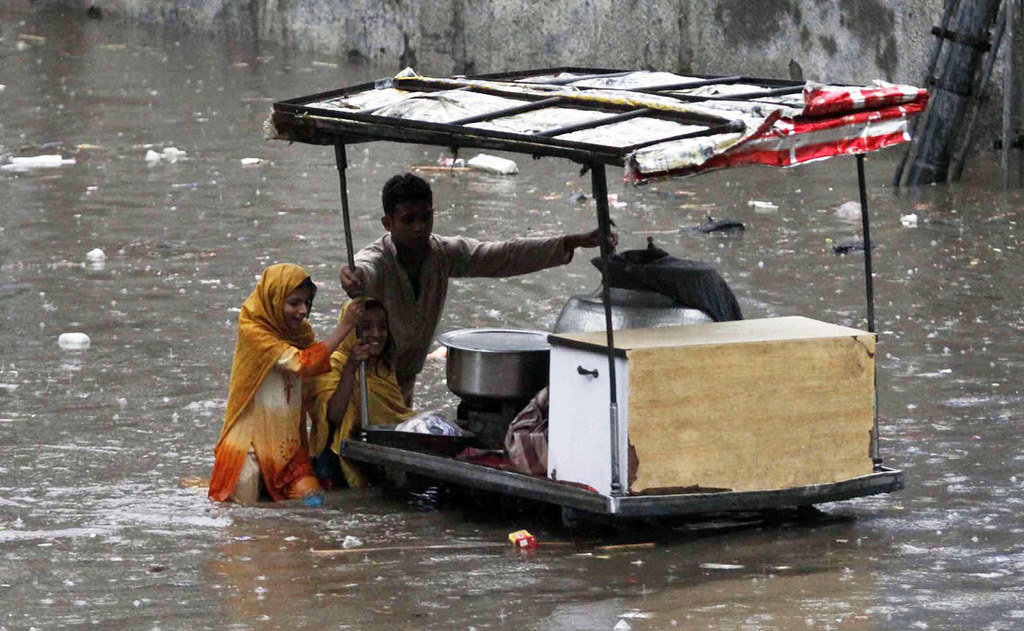فيضانات باكستان و غازات الاحتباس الحراري